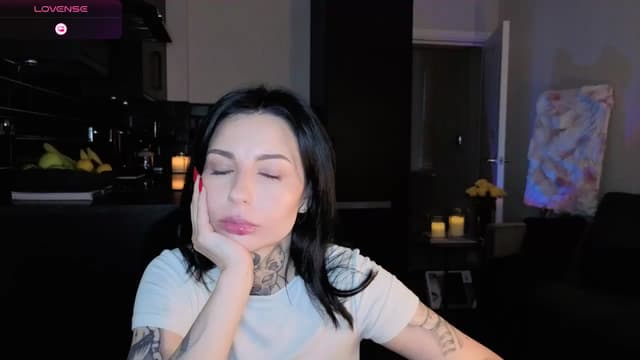 Gallery image thumbnail from Alice's myfreecams stream on, 12/20/2025, 10:10 image 8 of 20