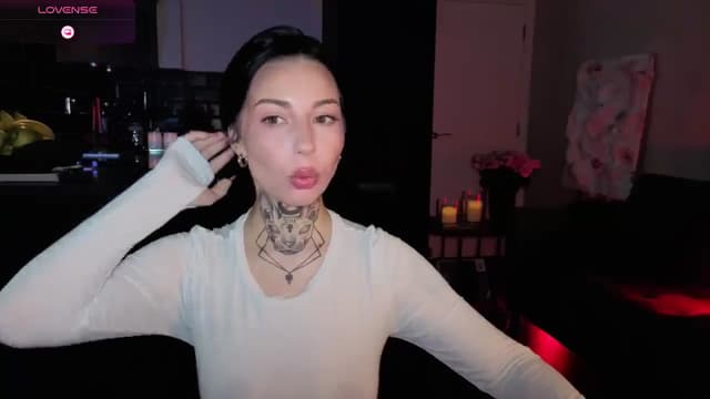 Gallery image thumbnail from Alice's myfreecams stream on, 12/25/2025, 07:23 image 8 of 20