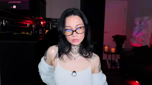 Gallery image thumbnail from Alice's myfreecams stream on, 04/25/2026, 07:54 image 1 of 20