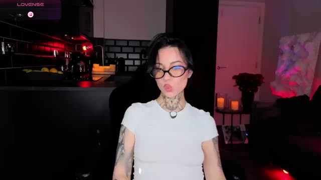 Gallery image thumbnail from Alice's myfreecams stream on, 04/25/2026, 09:31 image 4 of 20