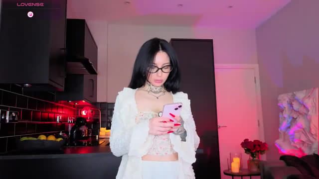 Gallery image thumbnail from Alice's myfreecams stream on, 04/26/2026, 12:13 image 18 of 20