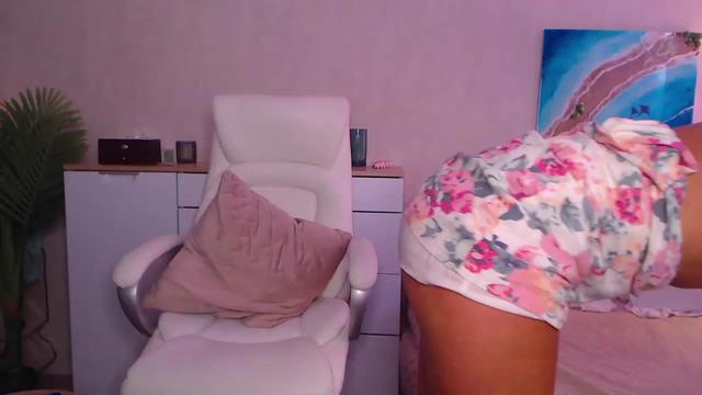Gallery image thumbnail from Alizee_Spicy's myfreecams stream on, 09/20/2023, 14:00 image 14 of 20