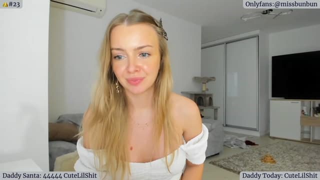 Gallery image thumbnail from Angie's myfreecams stream on, 12/18/2022, 07:56 image 14 of 20