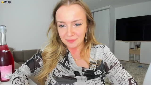 Gallery image thumbnail from Angie's myfreecams stream on, 05/01/2023, 07:41 image 8 of 20