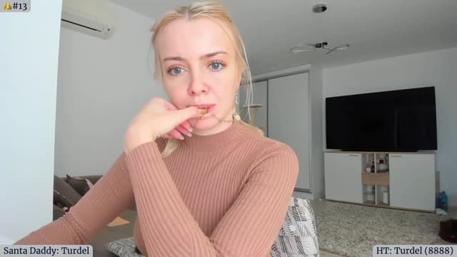 Gallery image thumbnail from Angie's myfreecams stream on, 12/11/2023, 06:41 image 11 of 20