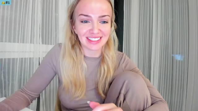 Gallery image thumbnail from Angie's myfreecams stream on, 12/28/2024, 06:47 image 8 of 20