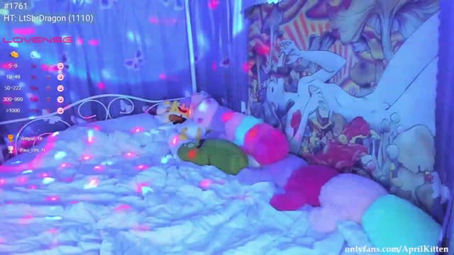 Gallery image thumbnail from April's myfreecams stream on, 06/17/2023, 07:31 image 2 of 20
