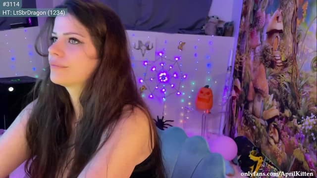 Gallery image thumbnail from April's myfreecams stream on, 10/04/2023, 04:56 image 11 of 20