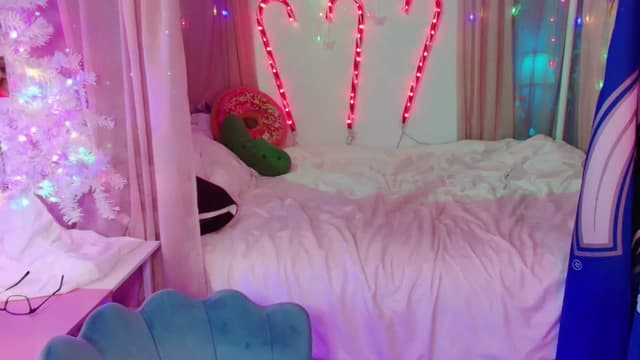 Gallery image thumbnail from April's myfreecams stream on, 12/16/2024, 07:40 image 20 of 20
