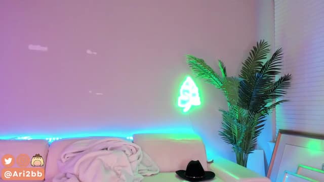 Gallery image thumbnail from Ari2b's myfreecams stream on, 03/17/2023, 01:00 image 13 of 20