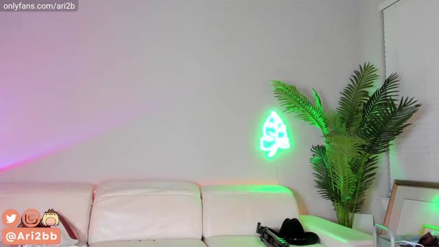 Gallery image thumbnail from Ari2b's myfreecams stream on, 04/21/2023, 03:07 image 3 of 20