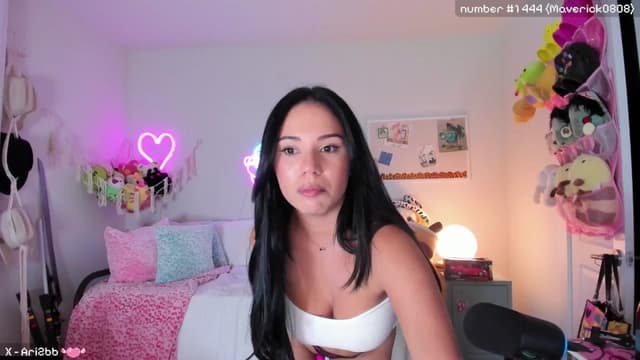 Gallery image thumbnail from Ari2b's myfreecams stream on, 10/21/2024, 05:02 image 11 of 20