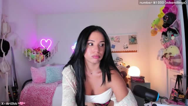 Gallery image thumbnail from Ari2b's myfreecams stream on, 10/21/2024, 05:02 image 19 of 20