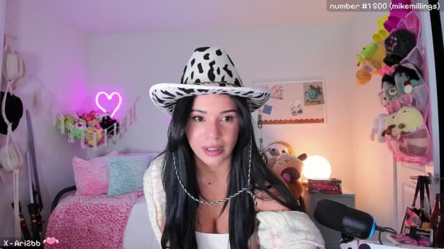 Gallery image thumbnail from Ari2b's myfreecams stream on, 10/21/2024, 05:02 image 17 of 20