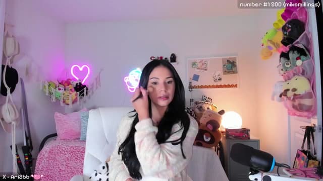 Gallery image thumbnail from Ari2b's myfreecams stream on, 10/21/2024, 06:24 image 17 of 20