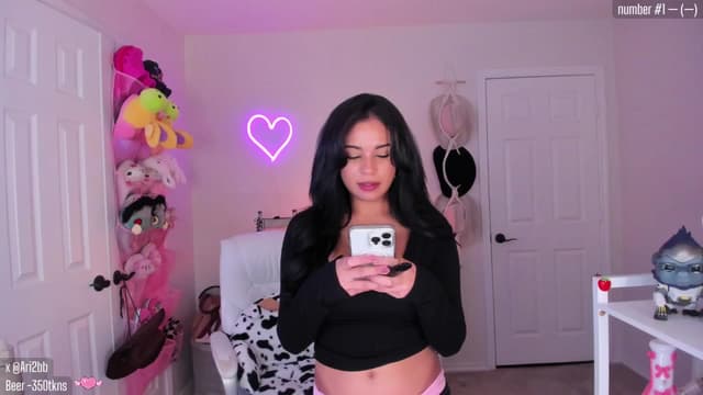 Gallery image thumbnail from Ari2b's myfreecams stream on, 08/20/2025, 03:20 image 2 of 20