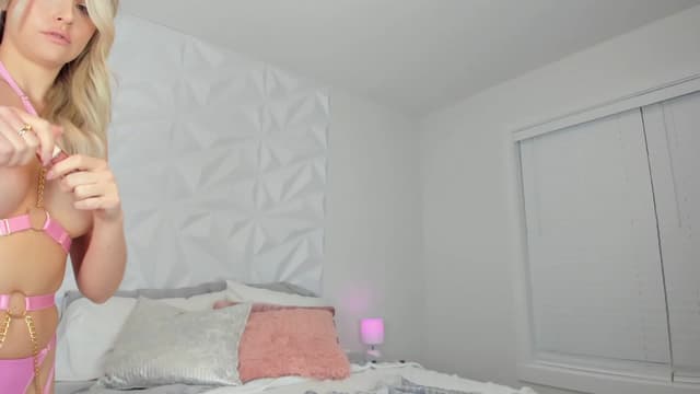 Gallery image thumbnail from AriaO's myfreecams stream on, 12/17/2022, 03:30 image 14 of 20