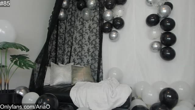 Gallery image thumbnail from AriaO's myfreecams stream on, 06/10/2023, 01:57 image 5 of 20