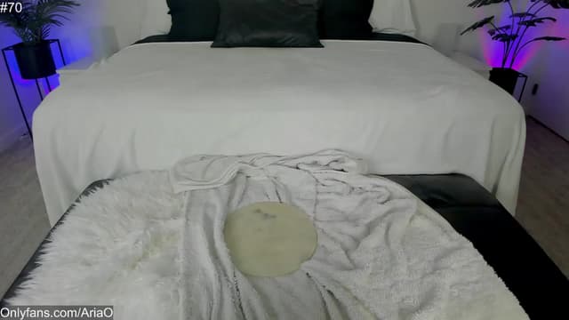 Gallery image thumbnail from AriaO's myfreecams stream on, 06/21/2023, 02:07 image 6 of 20