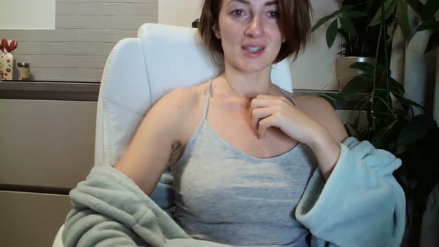 Gallery image thumbnail from AryaS's myfreecams stream on, 12/01/2022, 18:20 image 16 of 20