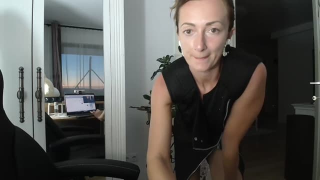 Gallery image thumbnail from AryaS's myfreecams stream on, 08/11/2024, 18:32 image 6 of 20
