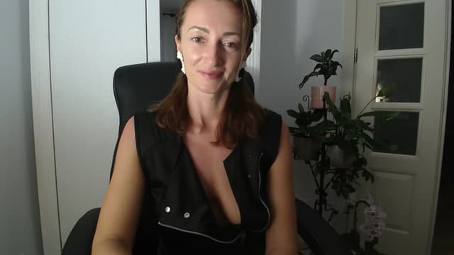 Gallery image thumbnail from AryaS's myfreecams stream on, 08/11/2024, 21:17 image 2 of 20