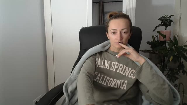 Gallery image thumbnail from AryaS's myfreecams stream on, 09/20/2024, 18:18 image 7 of 20
