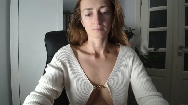 Gallery image thumbnail from AryaS's myfreecams stream on, 10/02/2024, 17:35 image 19 of 20