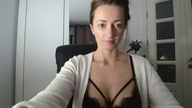 Gallery image thumbnail from AryaS's myfreecams stream on, 11/02/2024, 18:34 image 6 of 20