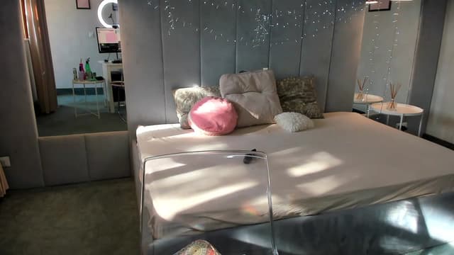 Gallery image thumbnail from B_Boo's myfreecams stream on, 03/19/2023, 14:17 image 18 of 20