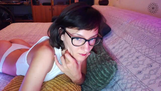 Gallery image thumbnail from Beth_'s myfreecams stream on, 07/27/2024, 21:36 image 8 of 20