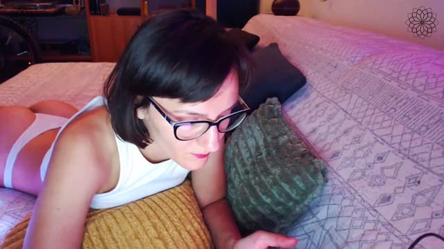 Gallery image thumbnail from Beth_'s myfreecams stream on, 07/27/2024, 21:36 image 2 of 20