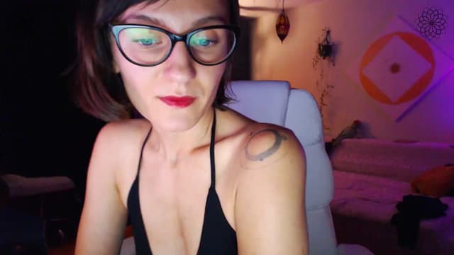 Gallery image thumbnail from Beth_'s myfreecams stream on, 08/07/2024, 20:33 image 16 of 20
