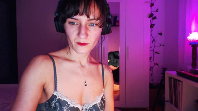 Gallery image thumbnail from Beth_'s myfreecams stream on, 01/21/2025, 24:00 image 8 of 20