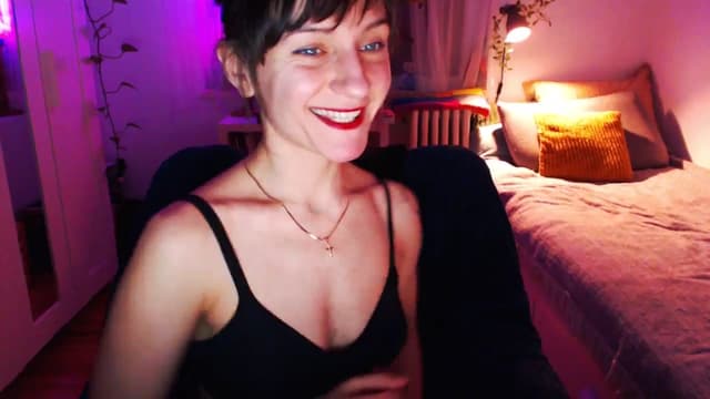 Gallery image thumbnail from Beth_'s myfreecams stream on, 02/26/2025, 24:27 image 9 of 20