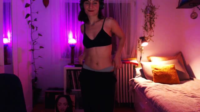Gallery image thumbnail from Beth_'s myfreecams stream on, 02/26/2025, 24:27 image 13 of 20