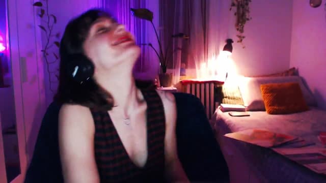 Gallery image thumbnail from Beth_'s myfreecams stream on, 03/15/2025, 22:02 image 17 of 20