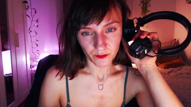 Gallery image thumbnail from Beth_'s myfreecams stream on, 03/18/2025, 23:35 image 3 of 20