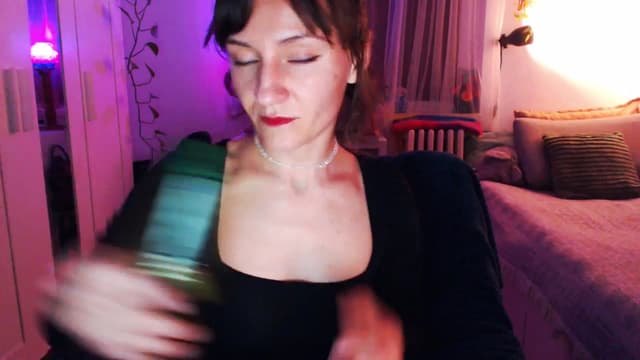 Gallery image thumbnail from Beth_'s myfreecams stream on, 03/24/2025, 23:27 image 8 of 20