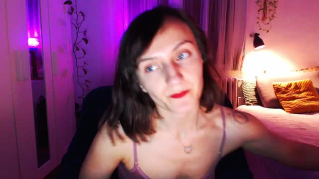 Gallery image thumbnail from Beth_'s myfreecams stream on, 04/02/2025, 20:11 image 2 of 20