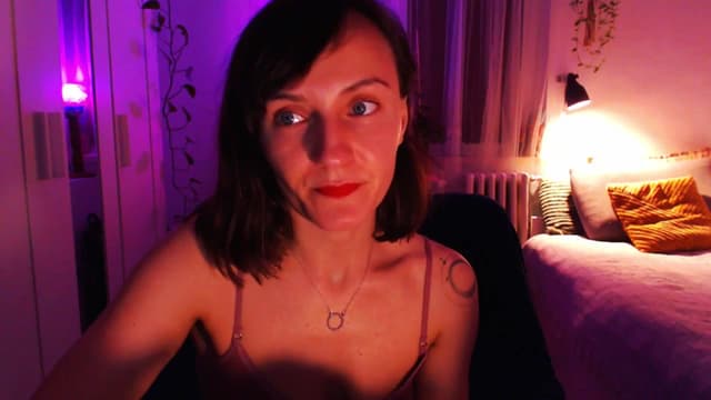 Gallery image thumbnail from Beth_'s myfreecams stream on, 04/02/2025, 20:11 image 9 of 20