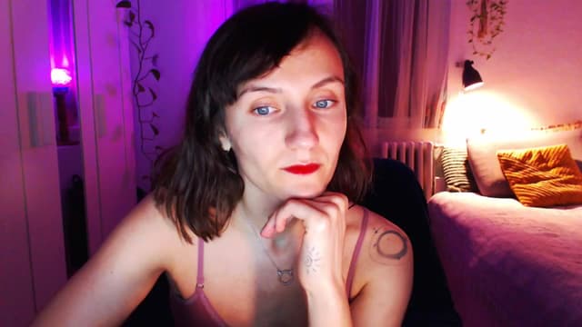 Gallery image thumbnail from Beth_'s myfreecams stream on, 04/02/2025, 20:11 image 1 of 20