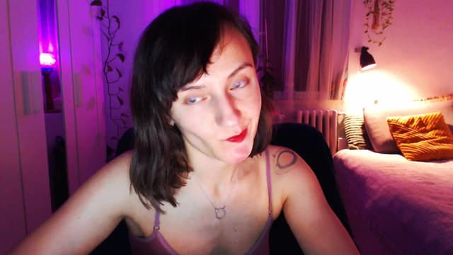 Gallery image thumbnail from Beth_'s myfreecams stream on, 04/02/2025, 20:11 image 18 of 20
