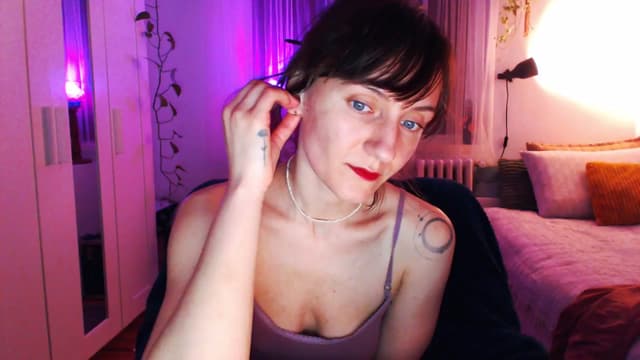 Gallery image thumbnail from Beth_'s myfreecams stream on, 04/13/2025, 18:33 image 17 of 20