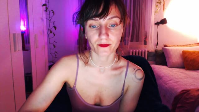 Gallery image thumbnail from Beth_'s myfreecams stream on, 04/13/2025, 18:33 image 16 of 20