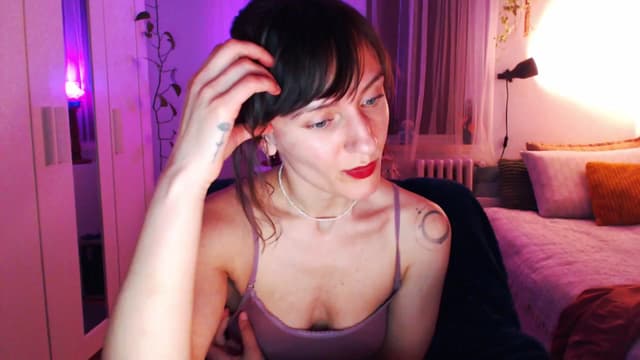 Gallery image thumbnail from Beth_'s myfreecams stream on, 04/13/2025, 18:33 image 7 of 20