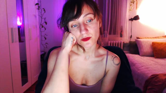 Gallery image thumbnail from Beth_'s myfreecams stream on, 04/13/2025, 18:33 image 20 of 20