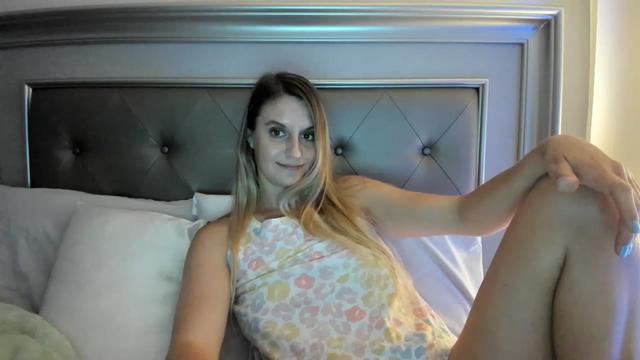 Gallery image thumbnail from Ca_ndi's myfreecams stream on, 05/24/2023, 24:32 image 17 of 20