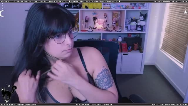 Gallery image thumbnail from Cat__'s myfreecams stream on, 03/11/2024, 08:23 image 14 of 20