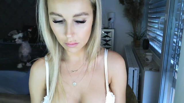 Gallery image thumbnail from CocoMia's myfreecams stream on, 12/20/2023, 09:24 image 19 of 20